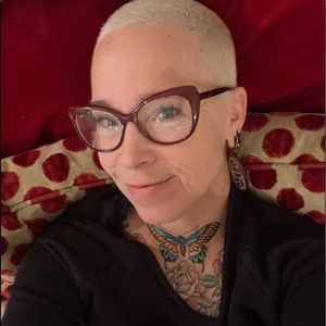 Meet your Posher, Betsey